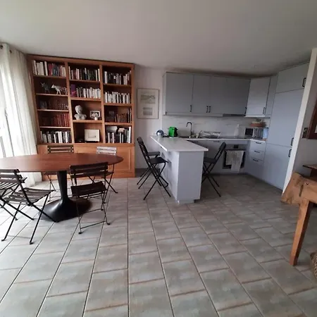 Bright With Balcony And Garden