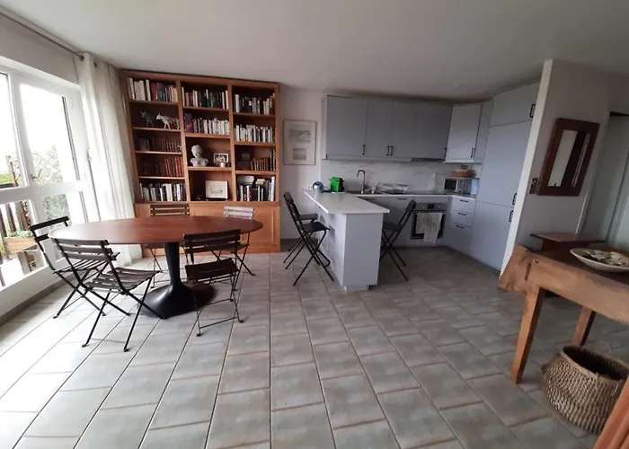 Bright With Balcony And Garden