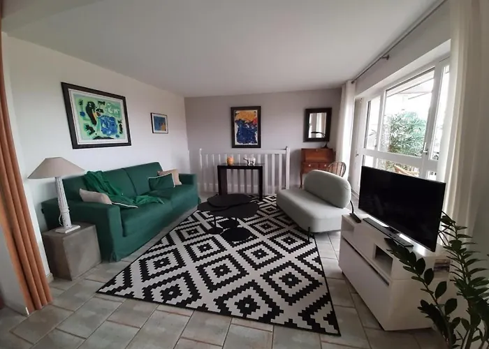 Apartment Bright With Balcony And Garden